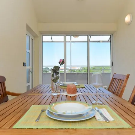 Sunny Apartment *
